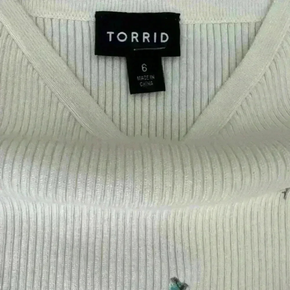 Torrid Fitted Pullover‎ Cami Embroidered Sweater size 6 - Picture 7 of 7